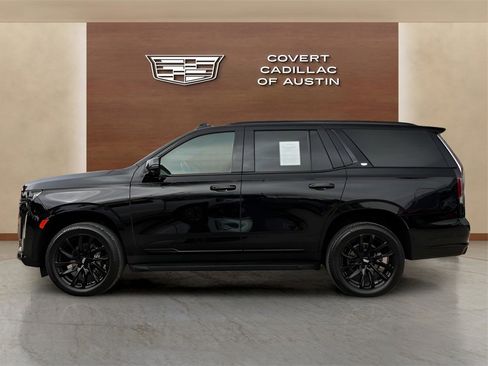 Used 2024 Cadillac Escalade Sport w/ LPO, ONYX Package image 2