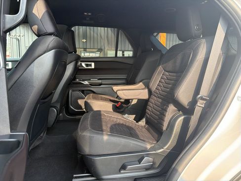 Used 2020 Ford Explorer XLT AWD/4WD image 15