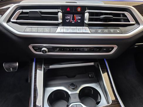 Used 2021 BMW X7 xDrive40i w/ M Sport Package AWD/4WD image 42