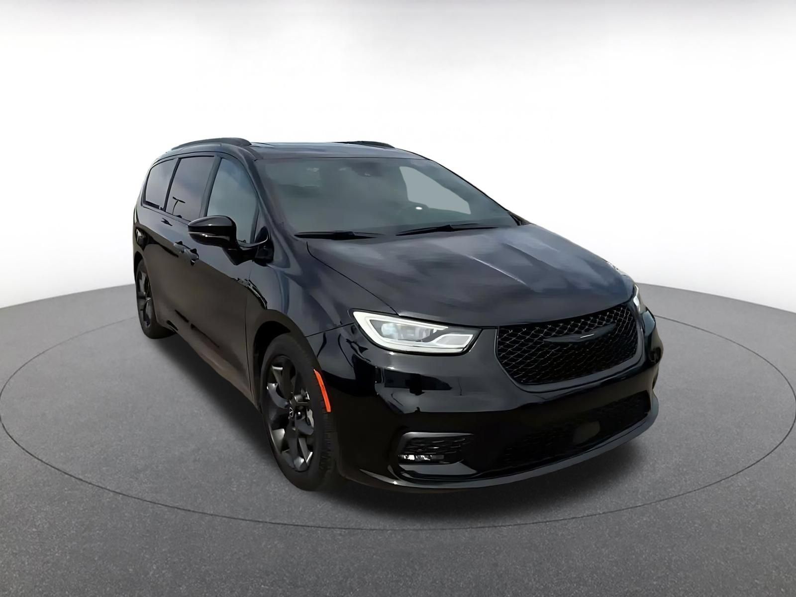 Used 2025 Chrysler Pacifica Limited FWD image 3