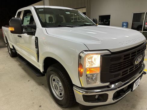 New 2026 Ford F250 XL w/ XL Chrome Package RWD image 8