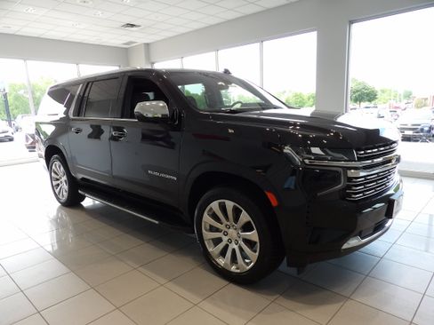 Used 2021 Chevrolet Suburban Premier AWD/4WD image 3