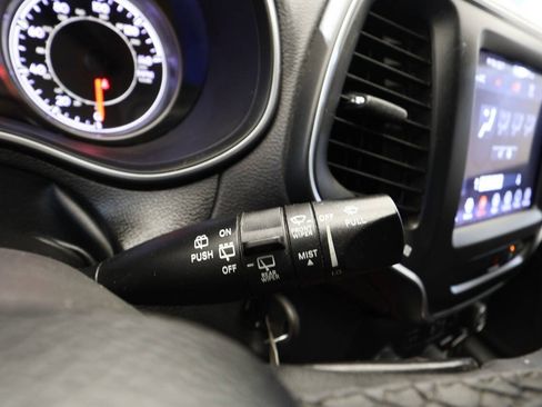 Used 2022 Jeep Cherokee Latitude AWD/4WD image 33