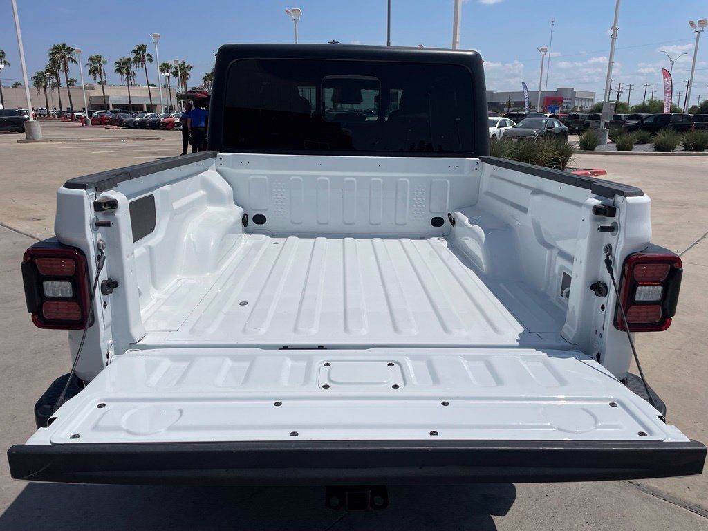 Used 2026 Jeep Gladiator Mojave AWD/4WD image 8