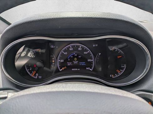 Used 2017 Jeep Grand Cherokee Altitude AWD/4WD image 11