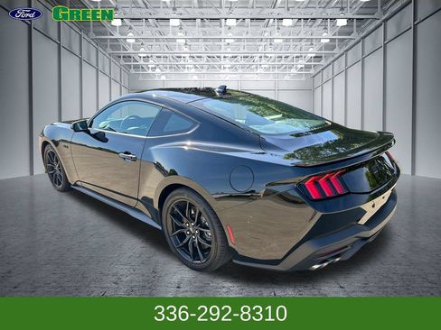 Used 2025 Ford Mustang GT Premium RWD image 3