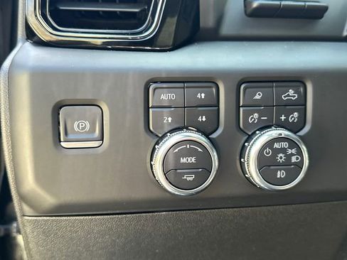 Used 2024 GMC Sierra 3500 AT4 w/ AT4 Premium Plus Package AWD/4WD image 27