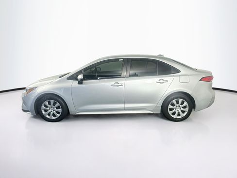 Used 2022 Toyota Corolla LE FWD image 4