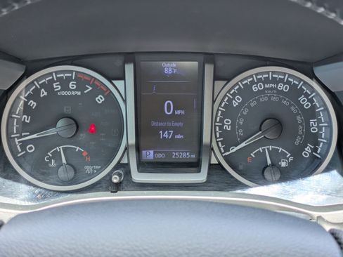 Used 2020 Toyota Tacoma SR5 RWD image 25