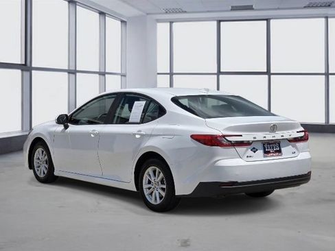 Used 2025 Toyota Camry LE FWD image 5