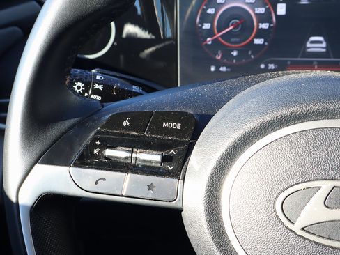 Used 2024 Hyundai Elantra Limited image 27