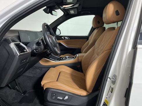 Used 2024 BMW X5 xDrive40i w/ Parking Assistance Package image 11