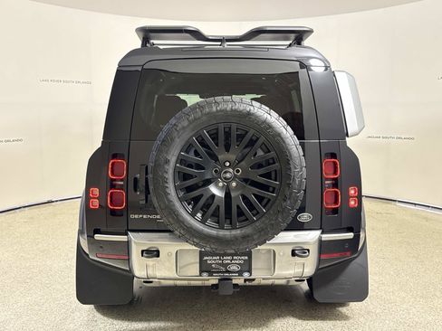 Used 2023 Land Rover Defender 110 SE AWD/4WD image 4