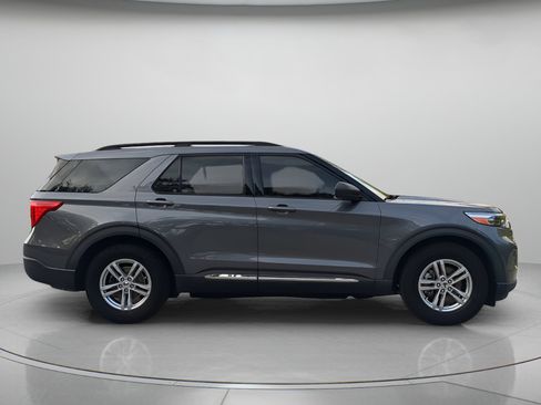 Certified 2021 Ford Explorer XLT RWD image 39