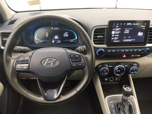 Used 2023 Hyundai Venue Limited w/ Cargo Package FWD image 22