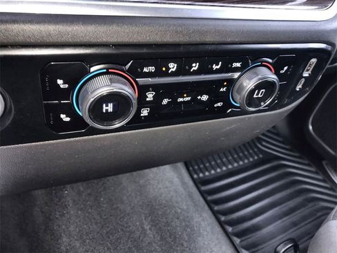 Used 2022 Chevrolet Silverado 1500 LT image 18