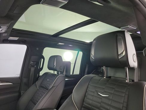 Certified 2026 Cadillac Escalade ESV Platinum Sport AWD/4WD image 18