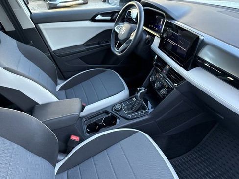 Used 2025 Volkswagen Taos S image 28