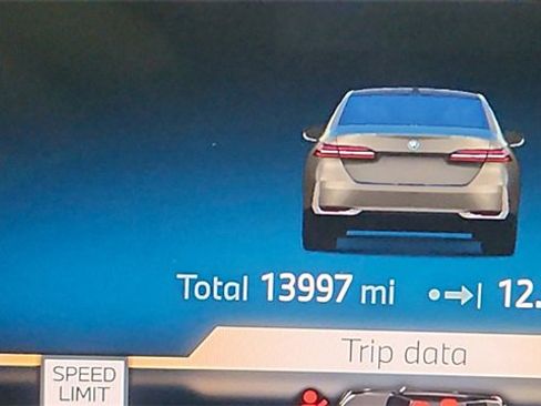 Used 2025 BMW i5 xDrive40 image 42