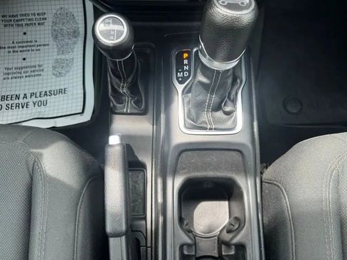 Used 2019 Jeep Wrangler Unlimited Sahara w/ Dual Top Group AWD/4WD image 22