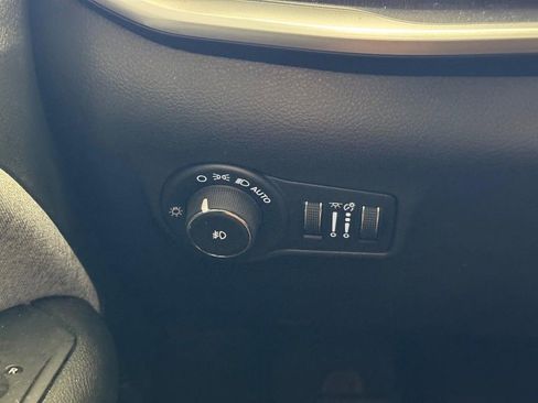 Used 2023 Jeep Compass Latitude image 25