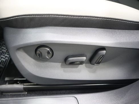 New 2026 Volkswagen Taos SE AWD/4WD image 14