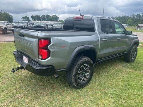 Used 2025 Chevrolet Colorado ZR2 w/ Technology Package AWD/4WD image 12