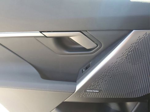 Used 2025 BMW i5 eDrive40i w/ Premium Package image 13