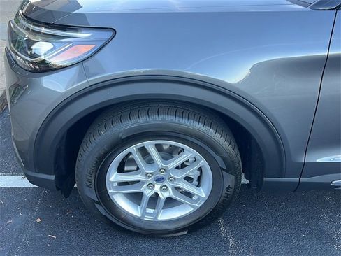 New 2025 Ford Explorer Active w/ Active Comfort Package image 9