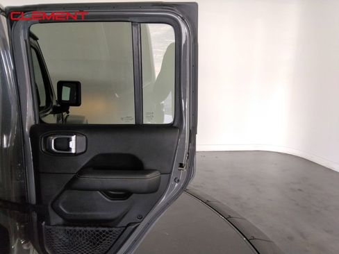 Used 2019 Jeep Wrangler Unlimited Sahara image 33
