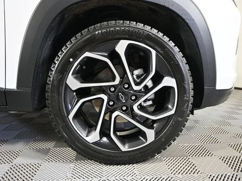 Used 2024 Chevrolet Trax RS FWD image 11