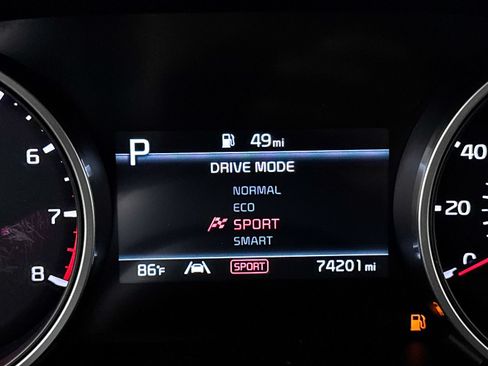 Used 2023 Kia Carnival LX FWD image 8