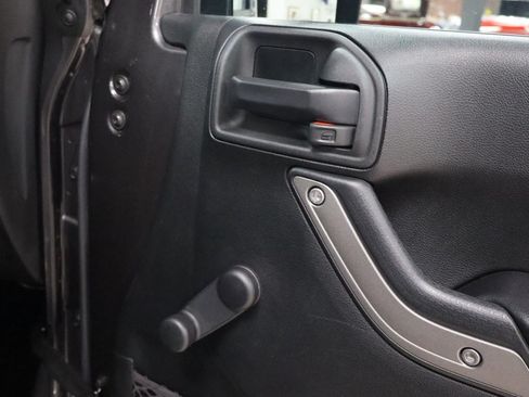 Used 2018 Jeep Wrangler Sport w/ Connectivity Group AWD/4WD image 22