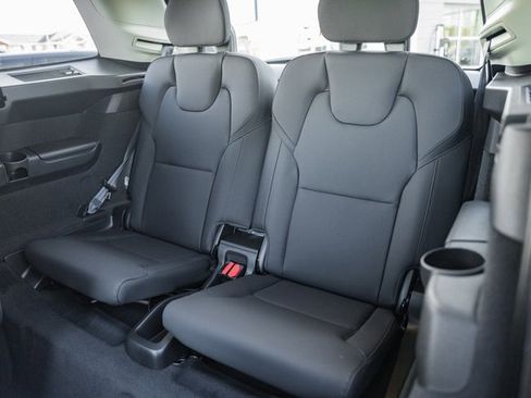 New 2026 Volvo XC90 B6 Plus image 32