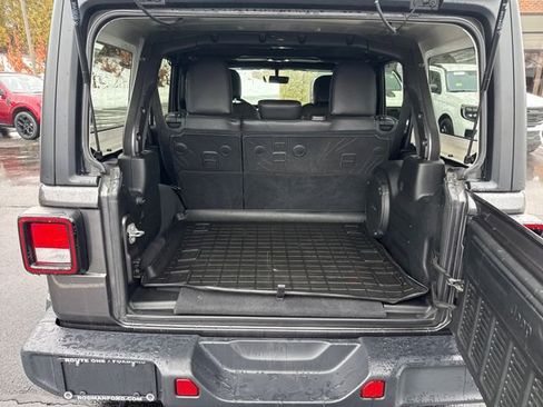 Used 2020 Jeep Wrangler Unlimited Sahara image 11