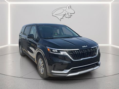 Used 2024 Kia Carnival LX image 12