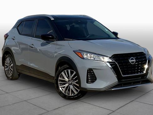 Used 2023 Nissan Kicks SV FWD image 3