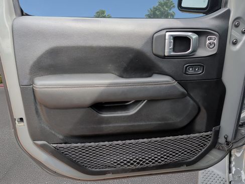 Used 2021 Jeep Wrangler Unlimited Sahara AWD/4WD image 8