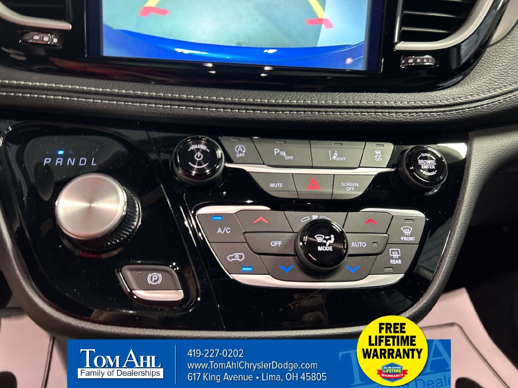 New 2027 Chrysler Pacifica Select FWD image 17