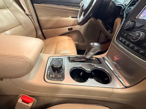 Used 2018 Jeep Grand Cherokee Overland image 39