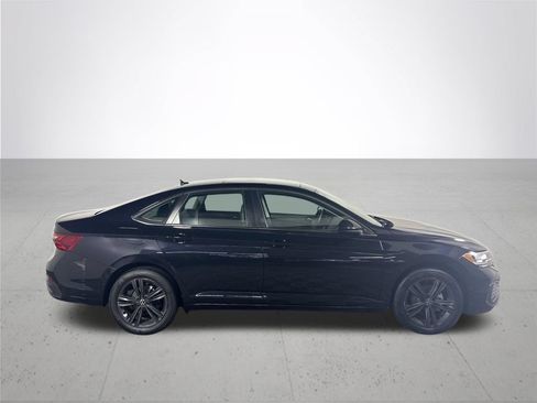 Certified 2022 Volkswagen Jetta SE FWD image 7