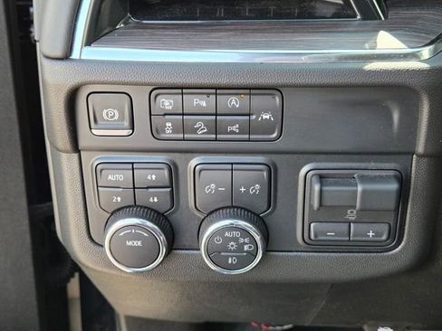 Certified 2025 Chevrolet Suburban LT w/ Comfort Package image 22