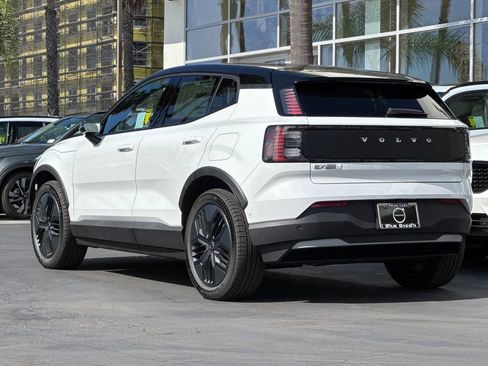 New 2026 Volvo EX30 Cross Country Ultra image 3