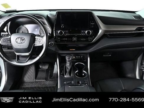 Used 2024 Toyota Highlander XLE image 18