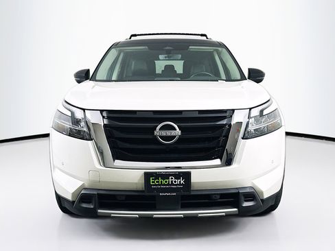 Used 2024 Nissan Pathfinder SL AWD/4WD image 2
