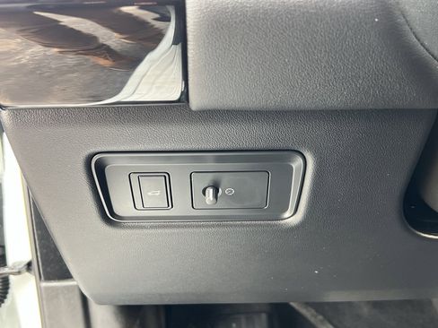 Used 2021 Land Rover Range Rover Sport HSE Silver Edition image 14