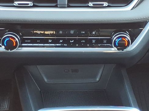 New 2026 Chevrolet Equinox LT w/ Convenience Package II image 11