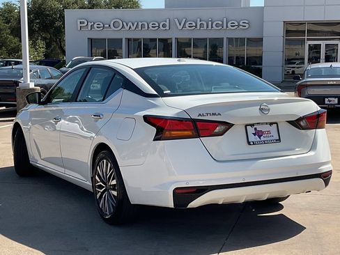 Used 2024 Nissan Altima 2.5 SV FWD image 6