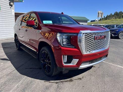 Used 2024 GMC Yukon XL Denali AWD/4WD image 3