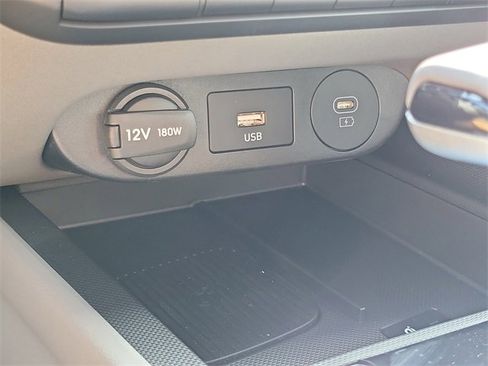 New 2025 Hyundai Elantra SEL image 13